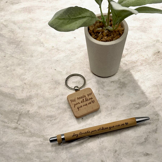 Llavero y Bolígrafo - Soy Amada por el Dios que me ve